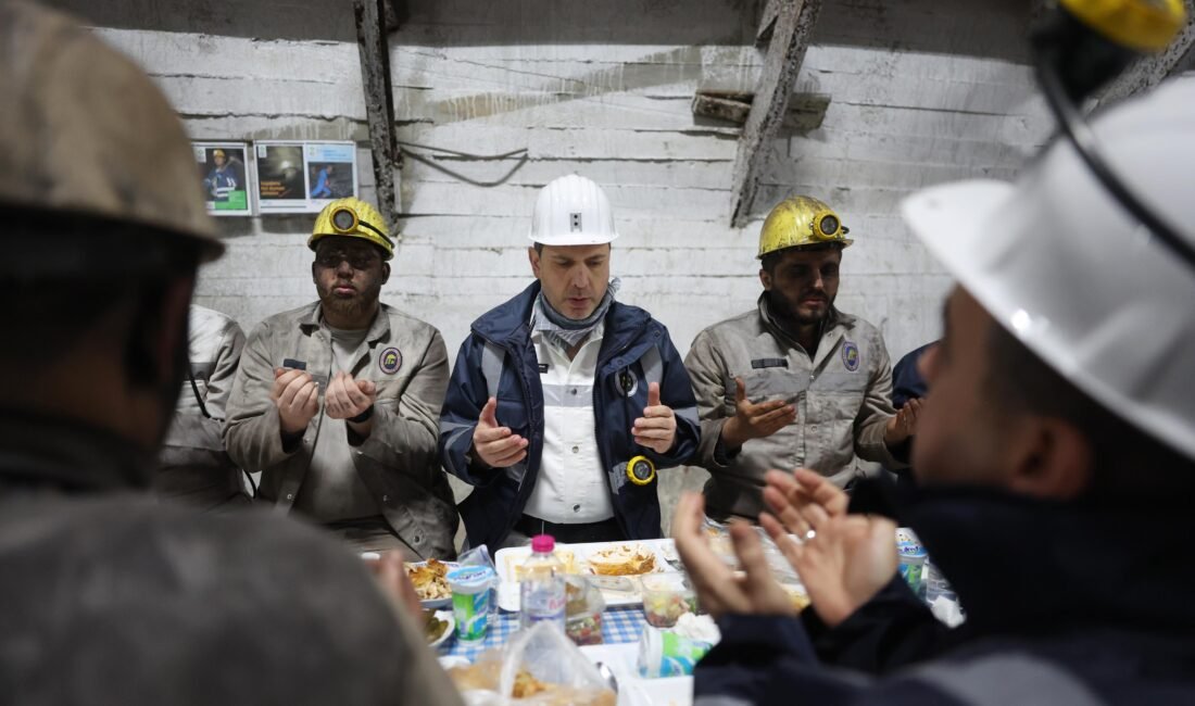 MADENCİLERLE İFTAR YAPTI Zonguldak’ta AK Parti’deki toplantının ardından Türkiye Taşkömürü