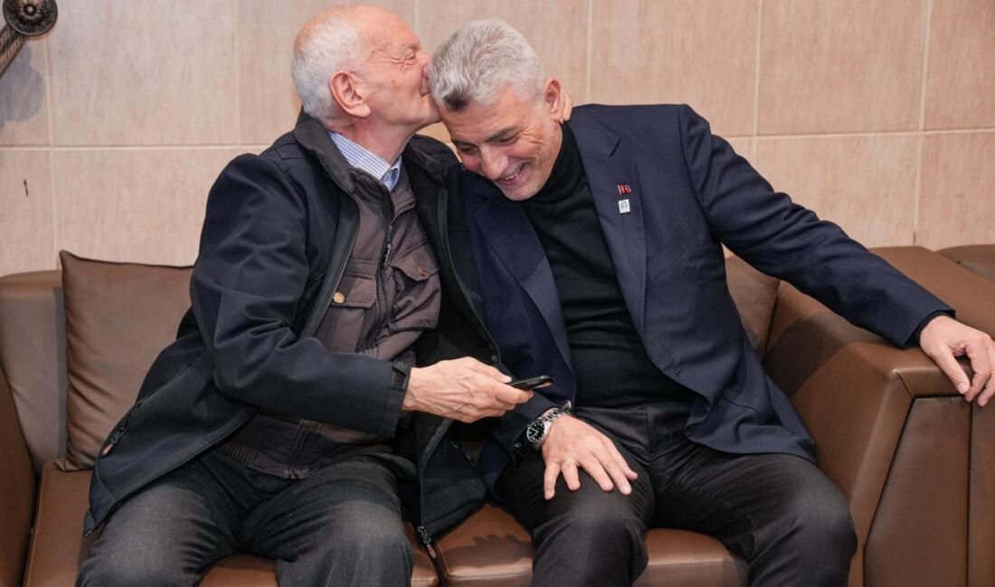 Bakan Bolat, Darülaceze’yi ziyaret etti ANKARA, (DHA)- TİCARET Bakanı Ömer Bolat, Ramazan Bayramı öncesi Darülaceze’yi