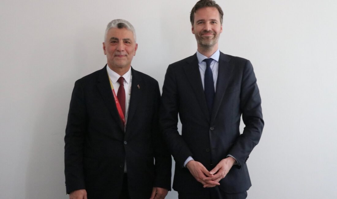 Bakan Bolat, Hollanda Dış Ticaret ve Kalkınma İşbirliği Bakanı Sjoerdsma ile görüştü İSTANBUL, (DHA) - TİCARET Bakanı Ömer Bolat, Kamerun’un başkenti Yaounde’de