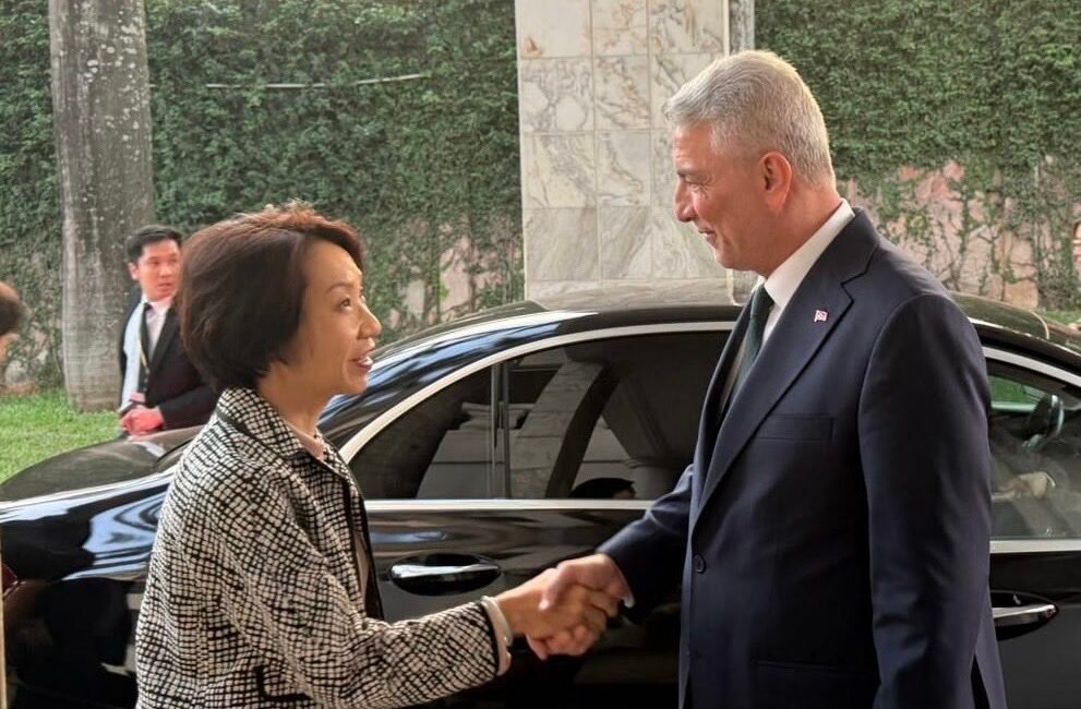 İSTANBUL, (DHA) - TİCARET Bakanı Ömer Bolat, Kamerun’da Singapur Sürdürülebilirlik