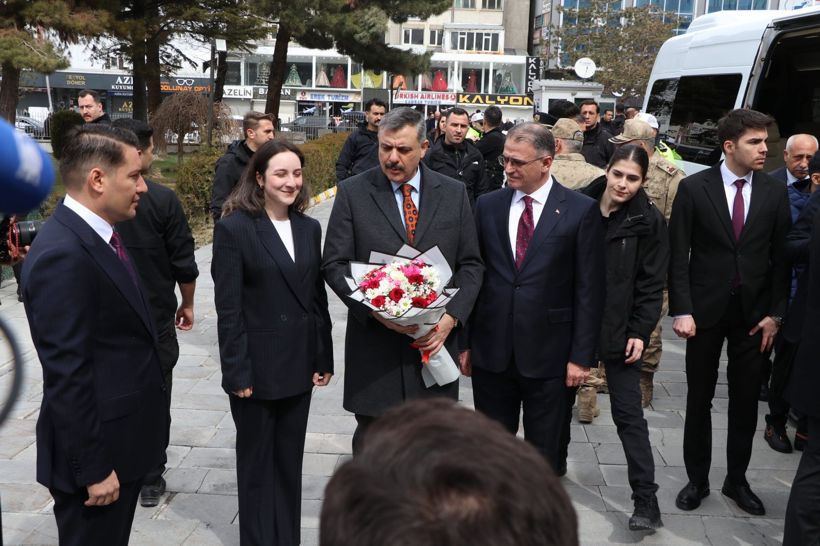 Behçet DALMAZ/VAN,(DHA)-İÇİŞLERİ Bakanı Mustafa Çiftçi, bayram programı kapsamında Van'a geldi.