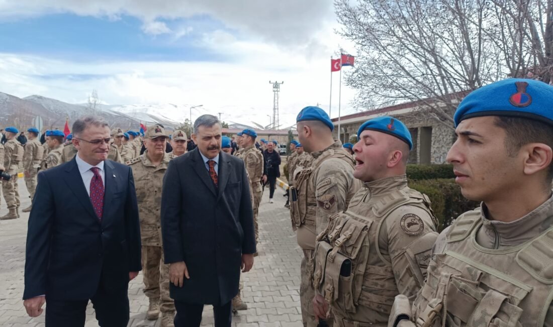 Bakan Çiftçi, Van’da bayramlaşma programlarına katıldı (2) BAYRAMLAŞMA PROGRAMINA KATILDI İçişleri Bakanı Mustafa Çiftçi, Van'da Gürpınar ilçesindeki