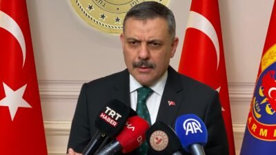 Samet ÖKSÜZ-Umutcan ÖREN/ANKARA, (DHA)- İÇİŞLERİ Bakanı Mustafa Çiftçi, sürücülere, araçlarına