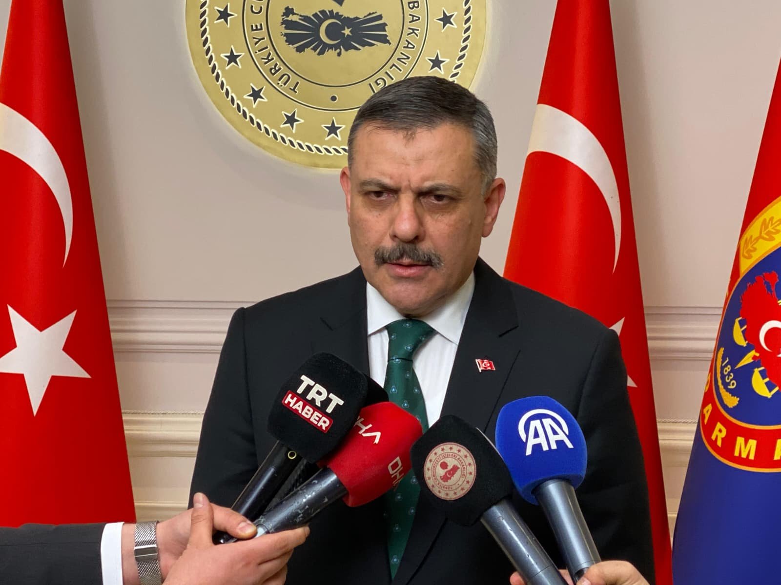 Samet ÖKSÜZ-Umutcan ÖREN/ANKARA, (DHA)- İÇİŞLERİ Bakanı Mustafa Çiftçi, sürücülere, araçlarına