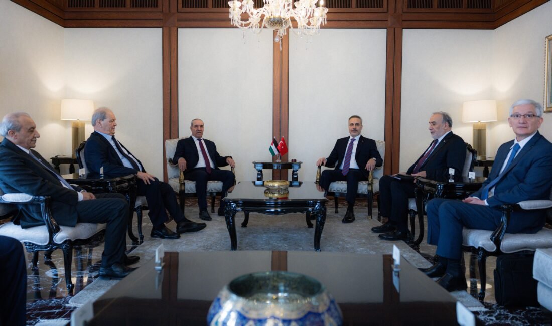 Bakan Fidan, Filistin Devlet Başkan Yardımcısı Şeyh ile görüştü ANKARA, (DHA)- DIŞİŞLERİ Bakanı Hakan Fidan, Filistin Devlet Başkan Yardımcısı