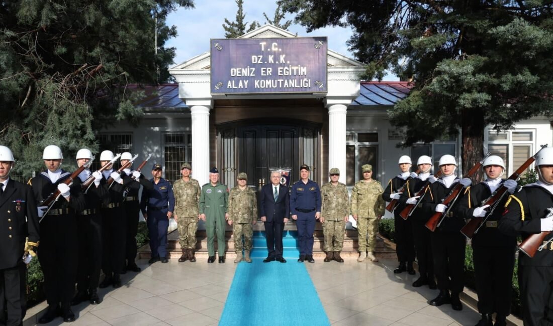 DENİZ ER EĞİTİM ALAY KOMUTANLIĞI'NDA İNCELEME YAPTI Milli Savunma Bakanı