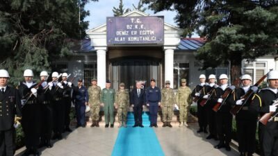 DENİZ ER EĞİTİM ALAY KOMUTANLIĞI'NDA İNCELEME YAPTI Milli Savunma Bakanı