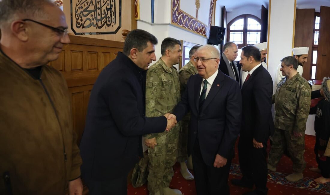 Alican GÜMÜŞ/HATAY, (DHA)-MİLLİ Savunma Bakanı Yaşar Güler, bayram namazını Hatay'daki