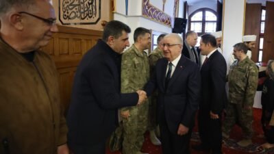 Alican GÜMÜŞ/HATAY, (DHA)-MİLLİ Savunma Bakanı Yaşar Güler, bayram namazını Hatay'daki