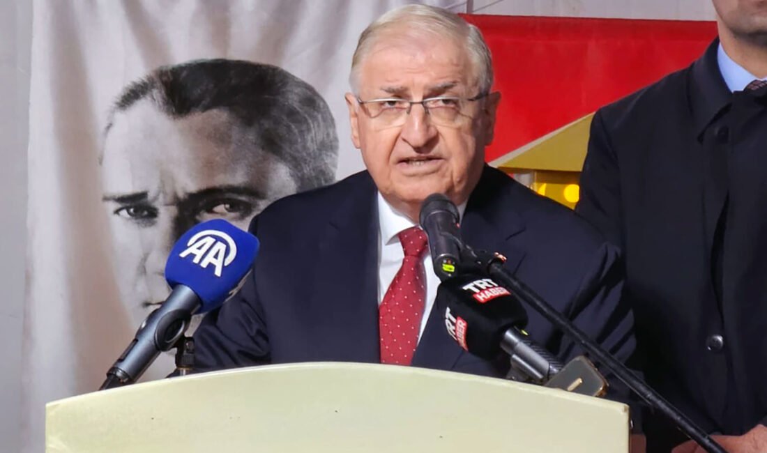Bakan Güler: Karada, denizde, havada ve sınır hattında tüm tedbirleri almaktayız Alican GÜMÜŞ/HATAY, (DHA)-MİLLİ Savunma Bakanı Yaşar Güler, Orta Doğu'da süren