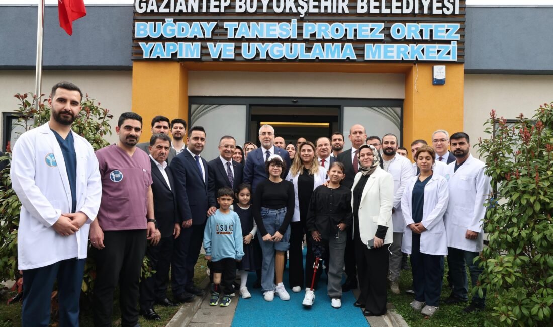 ORTEZ-PROTEZ MERKEZİNİ GEZDİ Çalışma ve Sosyal Güvenlik Bakanı Vedat Işıkhan,