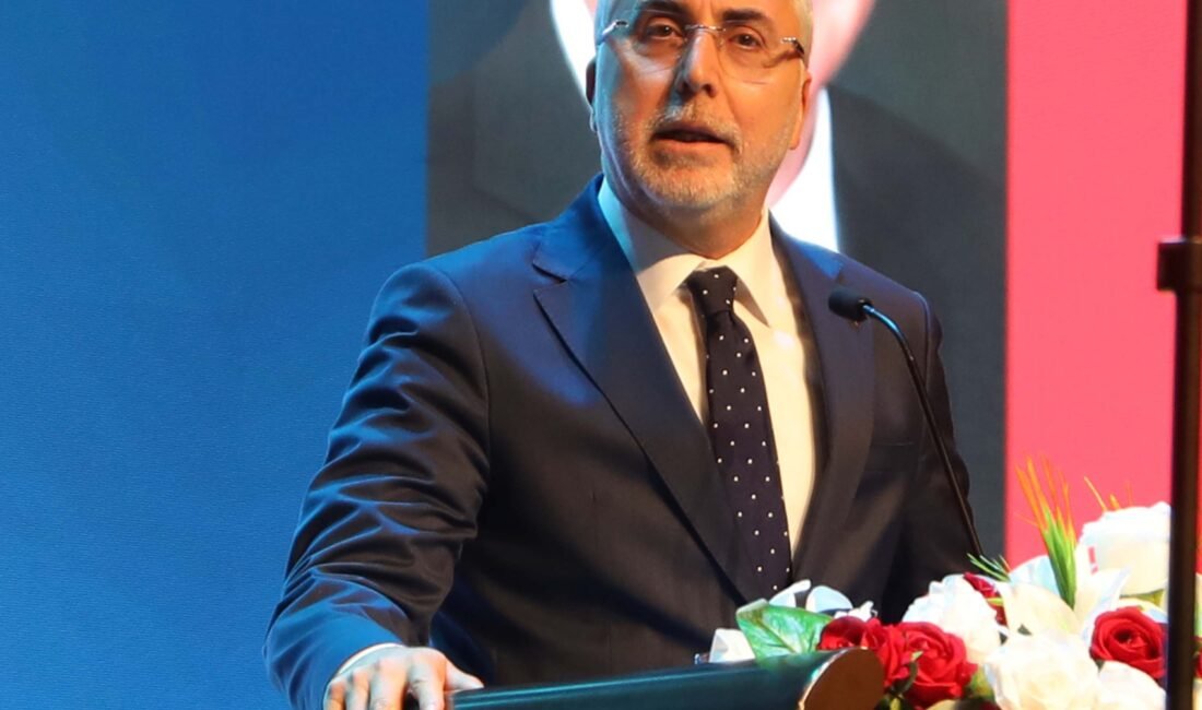 Bakan Işıkhan: İşe ilk adım programı için 243 milyar TL kaynak ayırdık Ahmet ATMACA-Nuray UZATMAZ/GAZİANTEP, (DHA)- ÇALIŞMA ve Sosyal Güvenlik Bakanı Vedat