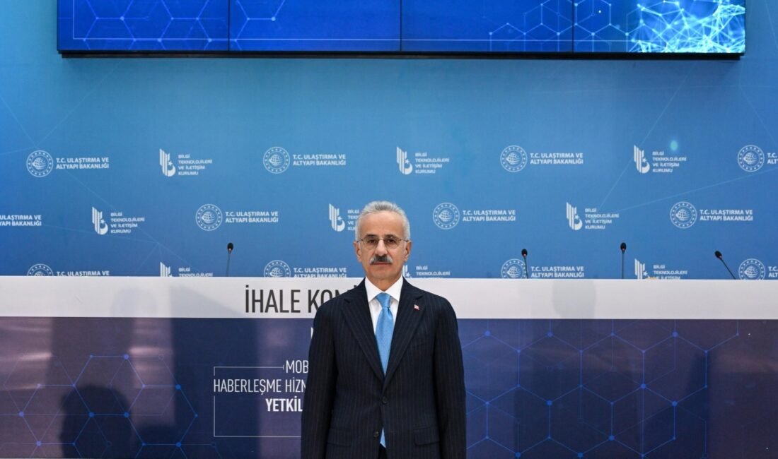Bakan Uraloğlu: 5G hizmetlerini 2 yıl içinde ülkemizin her noktasında hizmete sunmayı hedefliyoruz Nisa MİĞAL/ANKARA, (DHA)- ULAŞTIRMA ve Altyapı Bakanı Abdulkadir Uraloğlu, "1