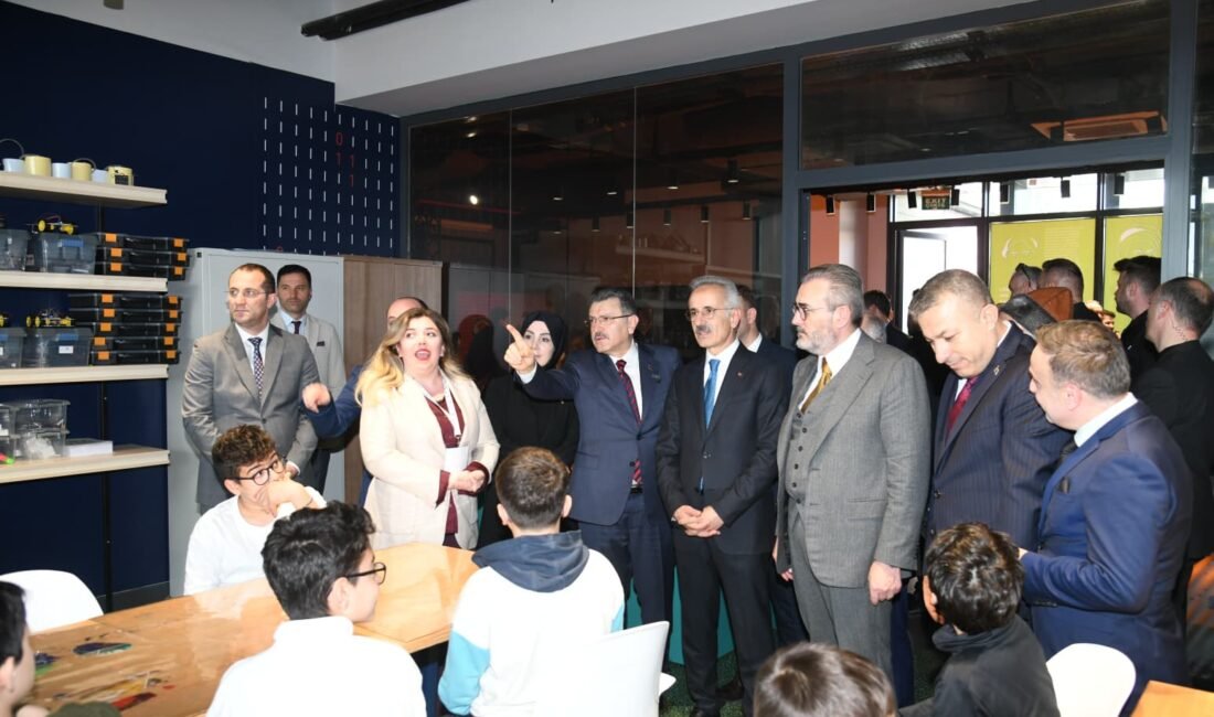 BİLİM MERKEZİ VE YANAN FABRİKAYA ZİYARET Ulaştırma ve Altyapı Bakanı