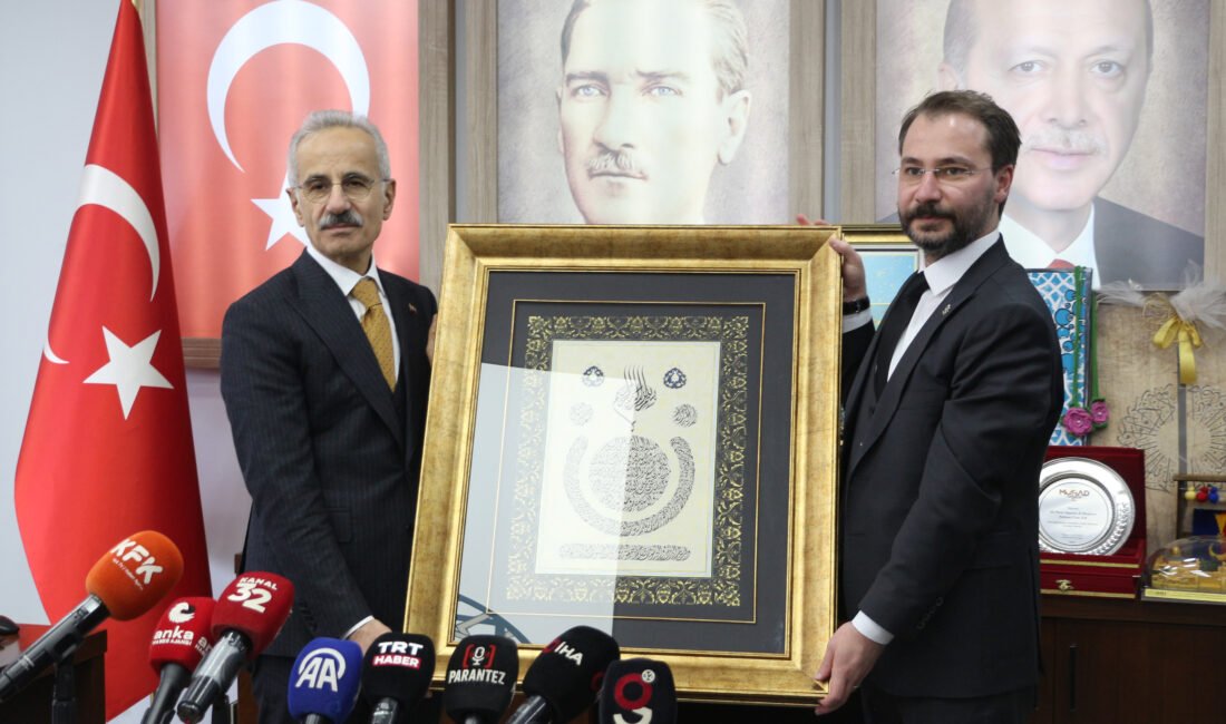 'TÜRKİYE DÜNYADA EN FAZLA YARDIM YAPAN ÜLKELERDEN BİRİDİR' Ulaştırma ve