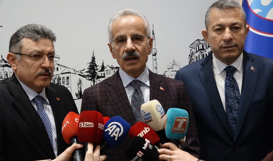 Bakan Uraloğlu: Türkiye, gerçekten bir güven adası Selçuk BAŞAR/TRABZON, (DHA)- ULAŞTIRMA ve Altyapı Bakanı Abdulkadir Uraloğlu, “İsterdik
