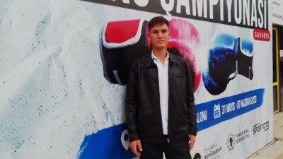 Serhat YILMAZ/ADAPAZARI (Sakarya), (DHA)- SAKARYA’da bariyerlere çarpan otomobilin sürücüsü, profesyonel
