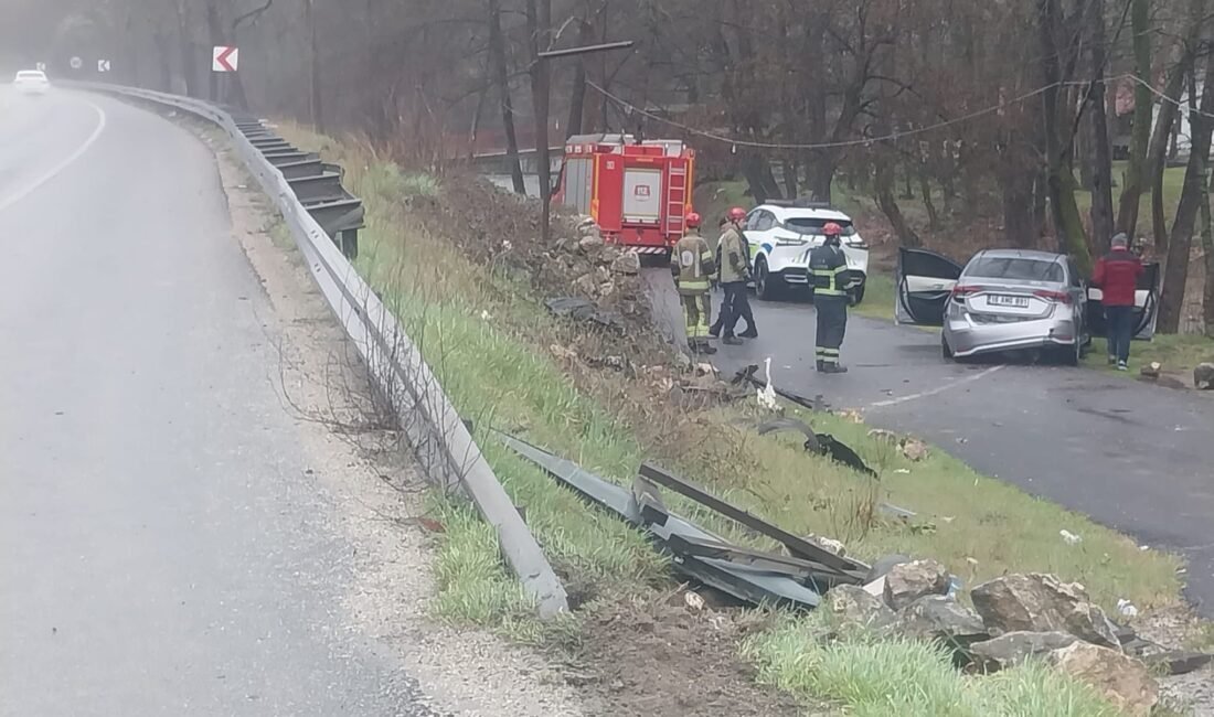 Yavuz YILMAZ/İNEGÖL (Bursa), (DHA)-BURSA'nın İnegöl ilçesinde bariyerleri aşıp, alt yola