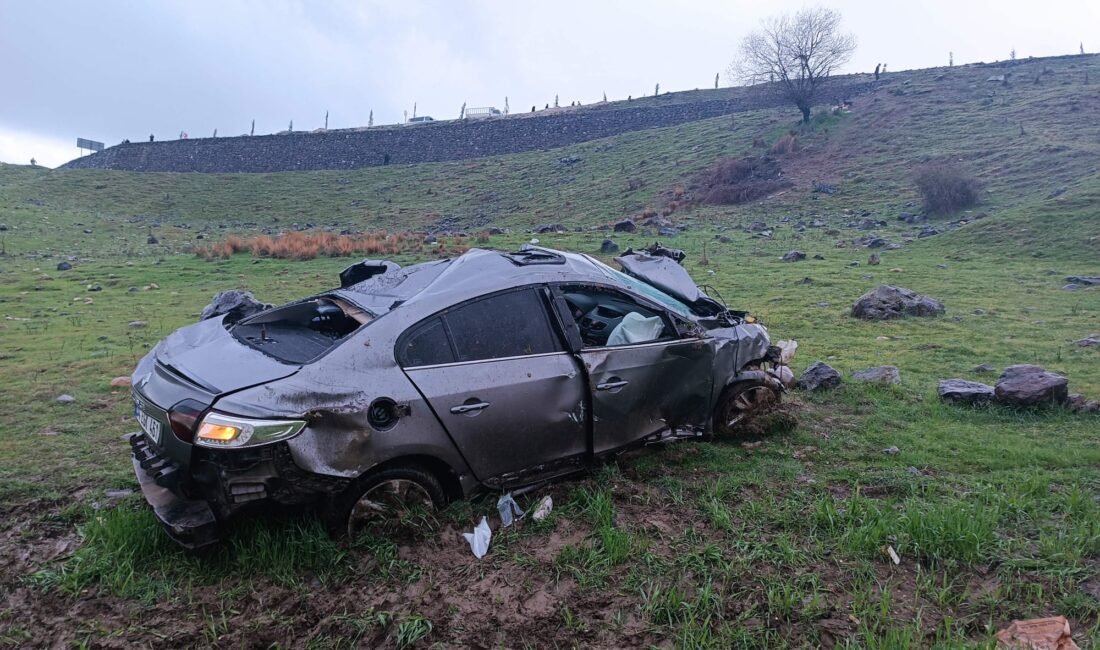 Bayram AYHAN/BATMAN, (DHA)- BATMAN’ın Beşiri ilçesinde kontrolden çıkan otomobilin uçurumdan