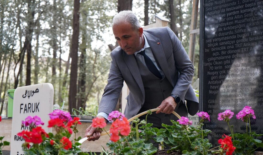 Aysu DURSUN/ANTALYA, (DHA)- ANTALYA'da, mezar bakım hizmeti veren firma sahibi