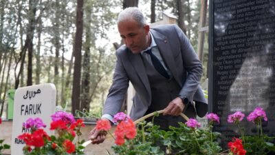 Aysu DURSUN/ANTALYA, (DHA)- ANTALYA'da, mezar bakım hizmeti veren firma sahibi