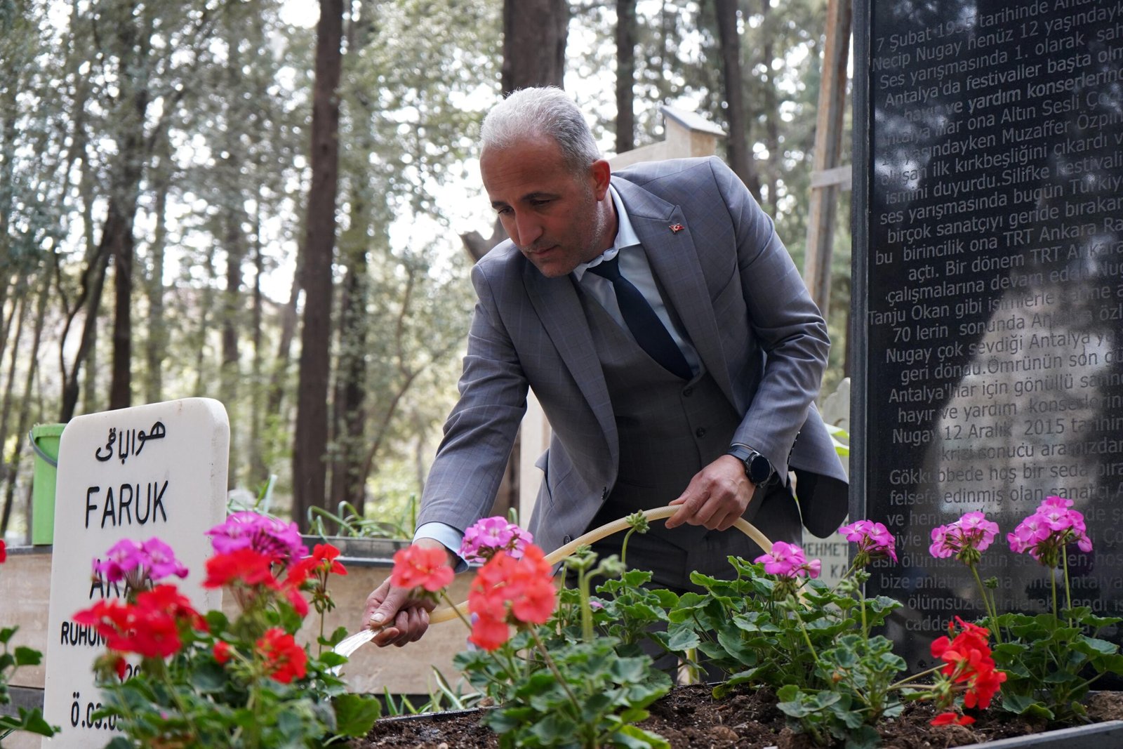 Aysu DURSUN/ANTALYA, (DHA)- ANTALYA'da, mezar bakım hizmeti veren firma sahibi