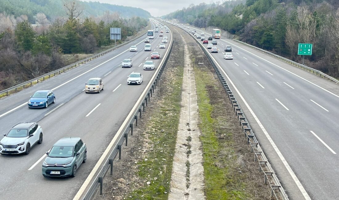 HAFİF YOĞUNLUK Ramazan Bayramı tatilinin son gününde Anadolu Otoyolu’nun Bolu