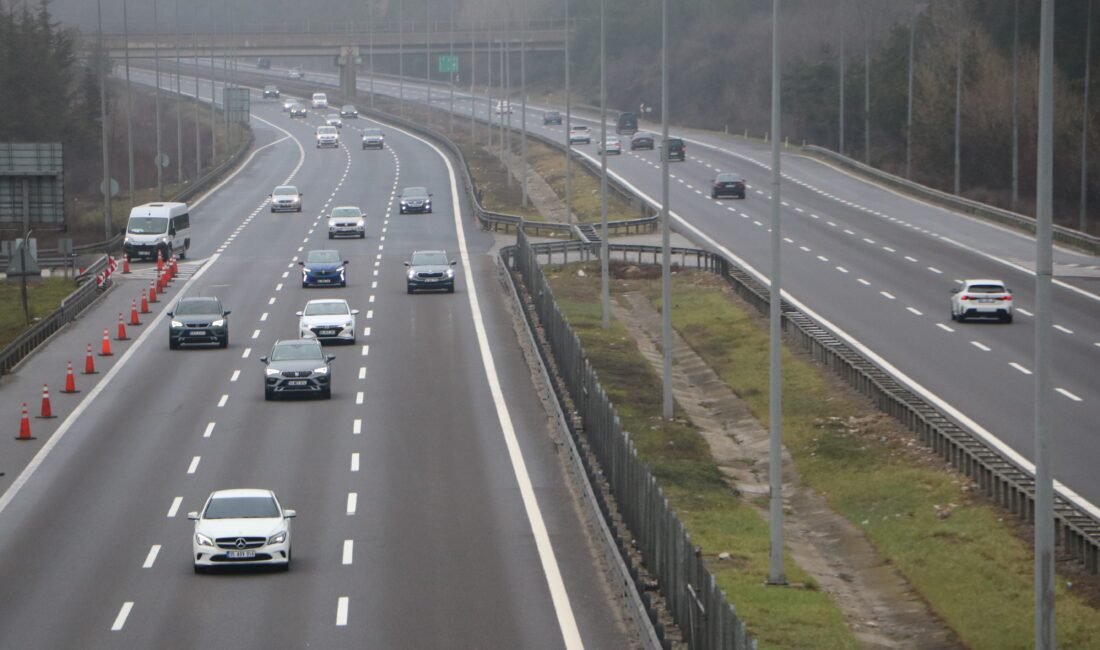 Murat KÜÇÜK-Zübeyde ÖZMEN/BOLU, (DHA)- RAMAZAN Bayramı tatili dönüşünde Anadolu Otoyolu'nun