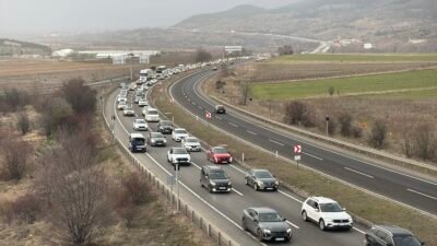 Murat ÖZELCİ/ESKİPAZAR(Karabük),(DHA)- RAMAZAN Bayramı tatili dönüşünde, D-100 kara yolunun Karabük'ün