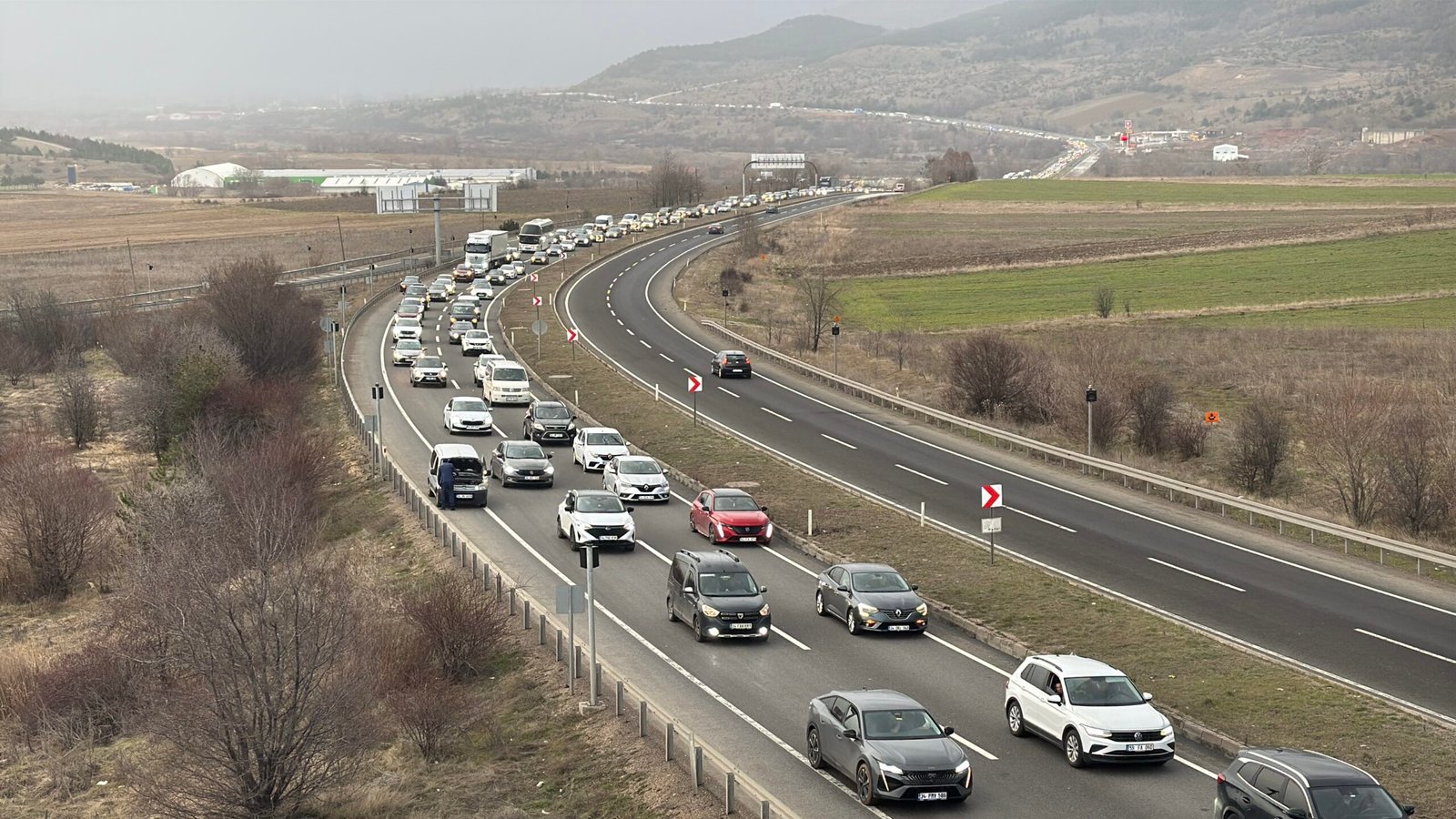 Murat ÖZELCİ/ESKİPAZAR(Karabük),(DHA)- RAMAZAN Bayramı tatili dönüşünde, D-100 kara yolunun Karabük'ün