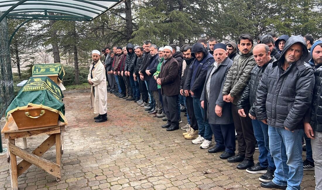 Ahmet KORKMAZER/NEVŞEHİR, (DHA)- AKSARAY'da bayram tatiline giderken şarampole devrilen otomobilde