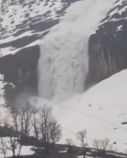 Sekvan KÜDEN/BEYTÜŞŞEBAP (Şırnak), (DHA)- ŞIRNAK’ın Beytüşşebap ilçesi kırsalında çığ düşme