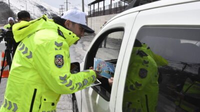 Özcan ÇİRİŞ/BİTLİS, (DHA)- BİTLİS’te polis ekipleri, Ramazan Bayramı öncesi İçişleri