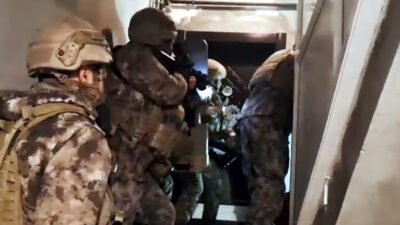 Özcan ÇİRİŞ/BİTLİS,(DHA)- BİTLİS'te polisin 'torbacı' diye tabir edilen uyuşturucu satıcılarına