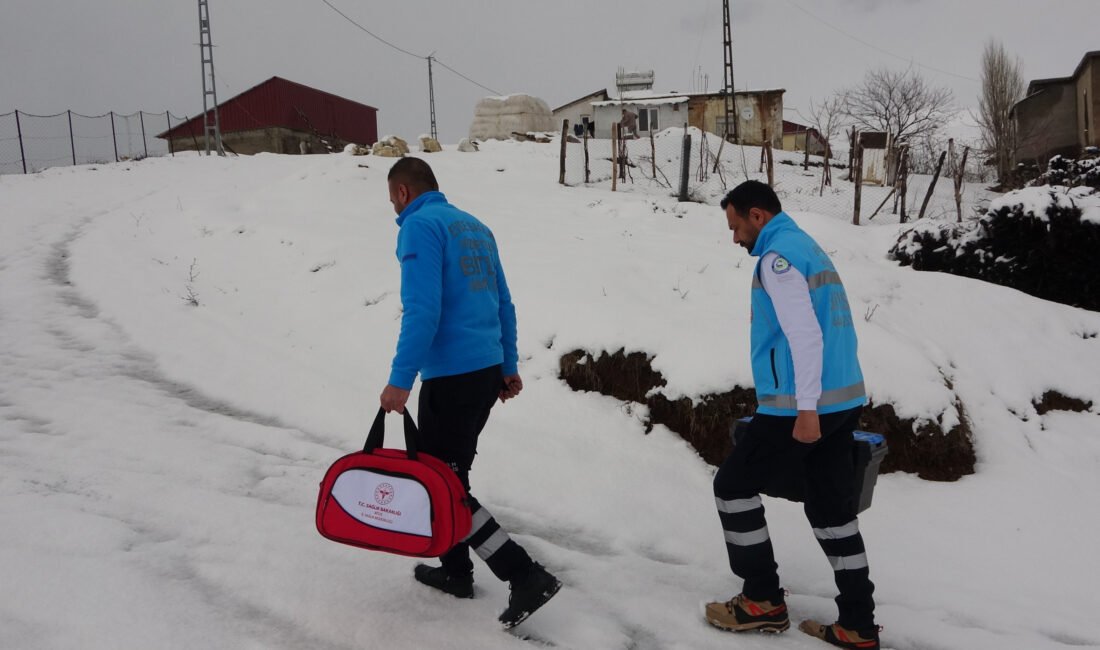 Bitlis’te zorlu kış şartlarında yatalak hastaya evde diş tedavisi Özcan ÇİRİŞ/BİTLİS, (DHA)- BİTLİS merkeze bağlı Konuksayar köyünde yaşayan ve