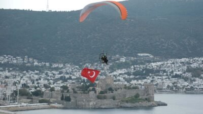 Fırat AKAY/BODRUM(Muğla),(DHA)-MUĞLA'nın Bodrum ilçesinde 18 Mart Şehitleri Anma Günü ve