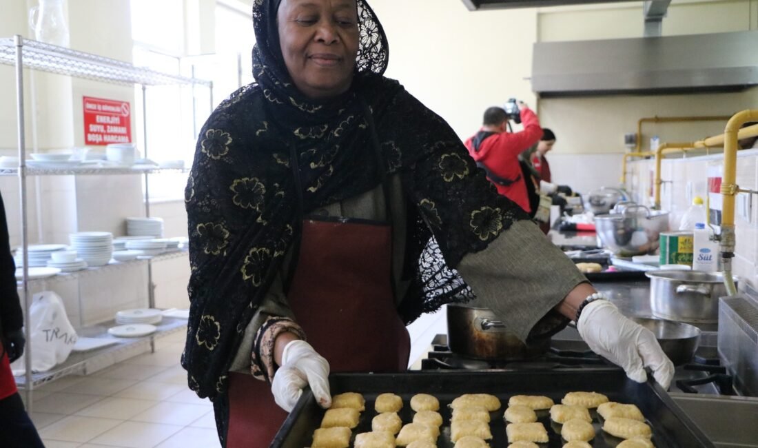 Bolu’da kardeşlik sofrası; 5 ülkenin bayram tatlıları aynı mutfakta Zübeyde ÖZMEN/BOLU, (DHA)- BOLU'da Ramazan Bayramı öncesinde düzenlenen ‘Kardeşlik Sofrası’