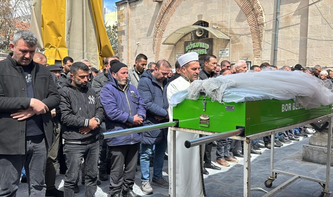 Boşanma aşamasındaki eşinin öldürdüğü Zeliha toprağa verildi Adnan ÇELEBİ/NİĞDE, (DHA)- NİĞDE'de boşanma aşamasındaki eşi C.Y. (46) tarafından
