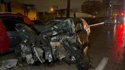 Hüseyin SEZGİN/BURSA, (DHA)- BURSA'nın Osmangazi ilçesinde 2 otomobil ve kamyonetin