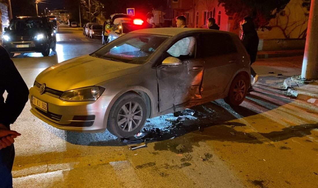 Yavuz YILMAZ/İNEGÖL (Bursa), (DHA)- BURSA'nın İnegöl ilçesinde 3 aracın karıştığı