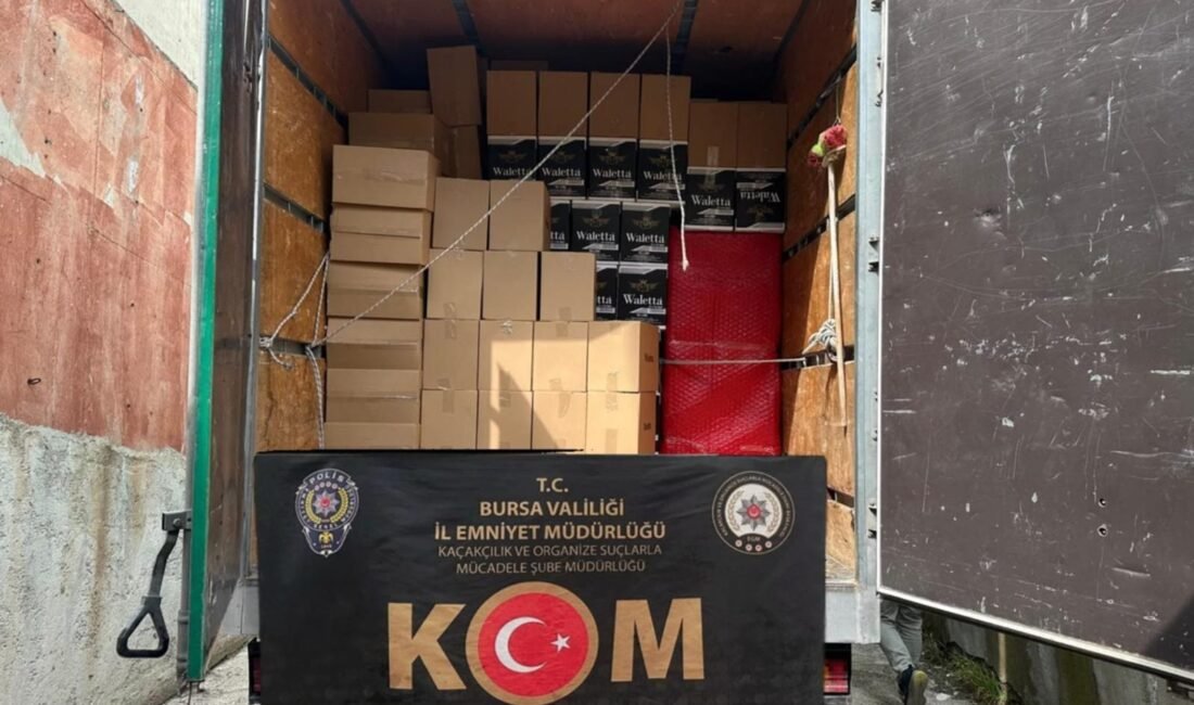 Esra TÜRKER/BURSA, (DHA)-BURSA'da otoyolda durdurulan kamyonun kasasında 6 milyon 360