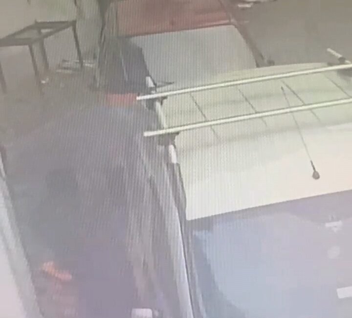 Yavuz YILMAZ/BURSA, (DHA)-BURSA’nın İnegöl ilçesinde park halindeki araçlardan hırsızlık yaptığı