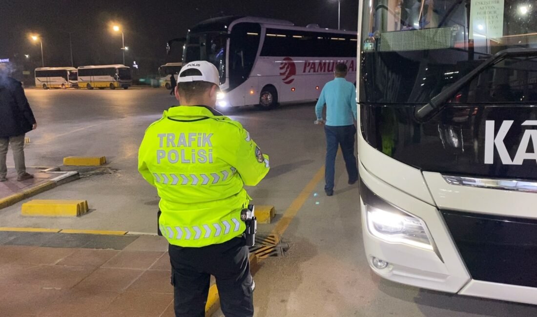 Bursa’da bayram tatili öncesi terminalde trafik denetimi Yavuz YILMAZ/ İNEGÖL(Bursa), (DHA)- BURSA'nın İnegöl ilçesinde Ramazan Bayramı tatili