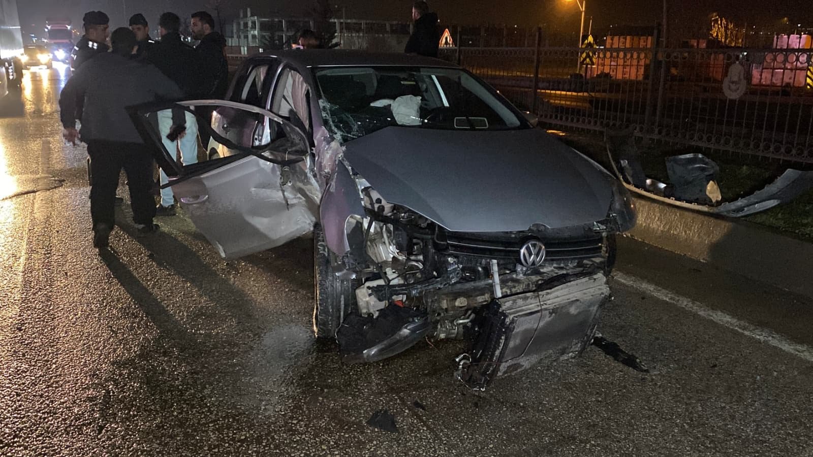 Yavuz YILMAZ/ İNEGÖL(Bursa), (DHA)- BURSA'nın İnegöl ilçesinde kontrolden çıkan otomobilin