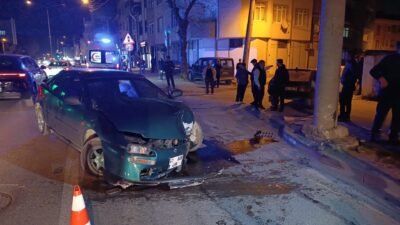Yavuz YILMAZ/ İNEGÖL(Bursa), (DHA)- BURSA'nın İnegöl ilçesinde virajlı yolda sürücüsünün