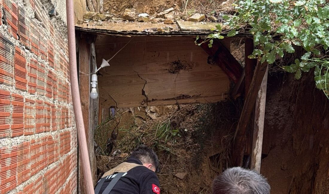 HEYELANDA MAHSUR KALAN 1 KİŞİ KURTARILDI Bursa'nın Osmangazi ilçesi Çekirge