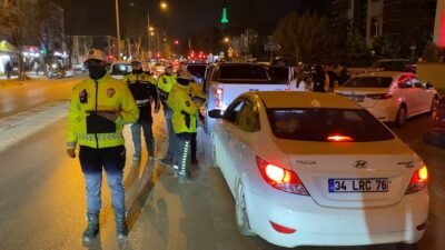 Yavuz YILMAZ/ İNEGÖL(Bursa), (DHA)- BURSA’nın İnegöl ilçesinde polis takımları tarafından