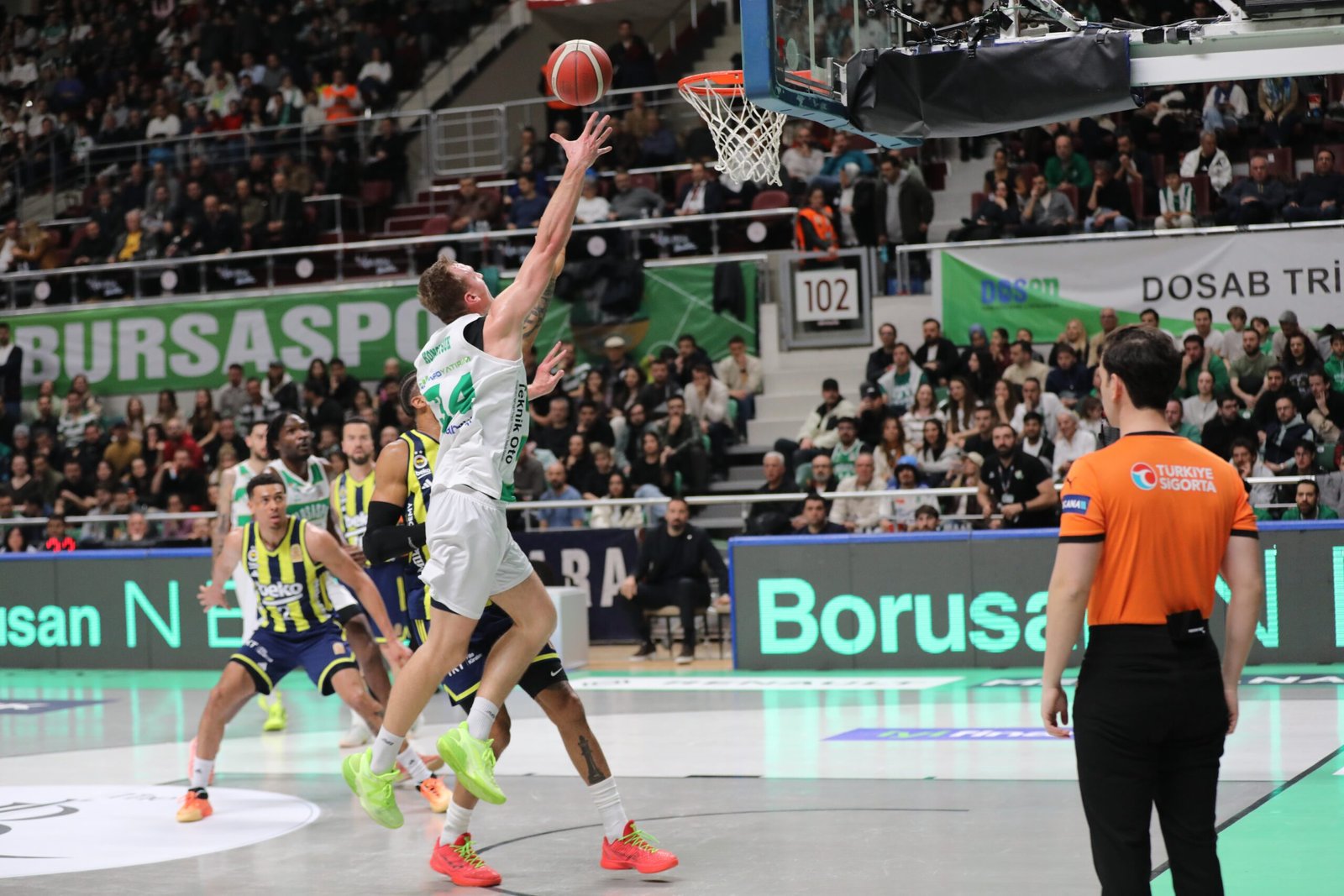 Ebru VARDAR / BURSA, (DHA) SALON: Tofaş Spor Salonu HAKEMLER: