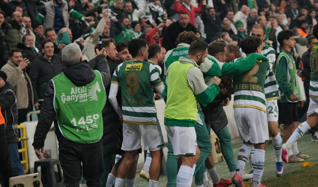 Ebru VARDAR-Hasan BOZBEY/BURSA, (DHA) STAT: Atatürk Spor Kompleksi Matlı Stadyumu