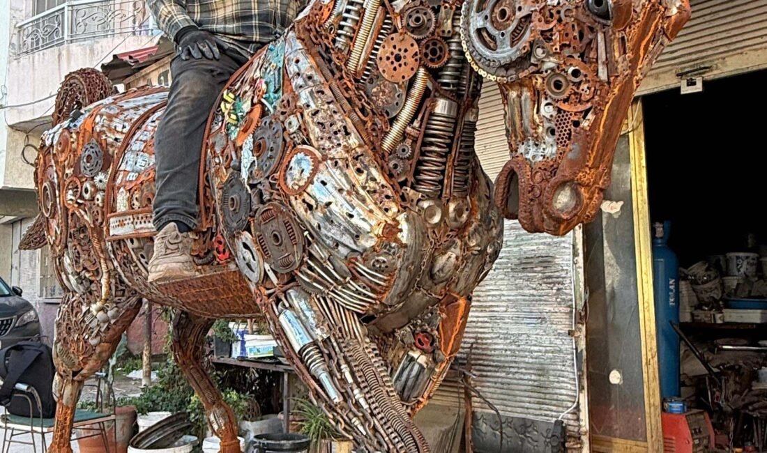 Ferhat DERVİŞOĞLU/REYHANLI (Hatay), (DHA)- HATAY’da geri dönüşüm ve heykel sanatçısı